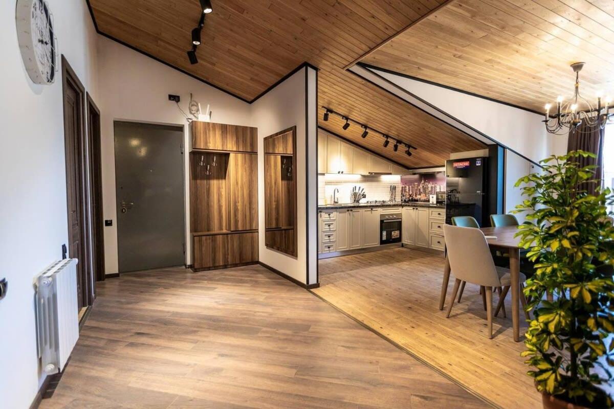3Br Apt W Huge Terrace & Magnificent Views Tbilisi Exterior photo