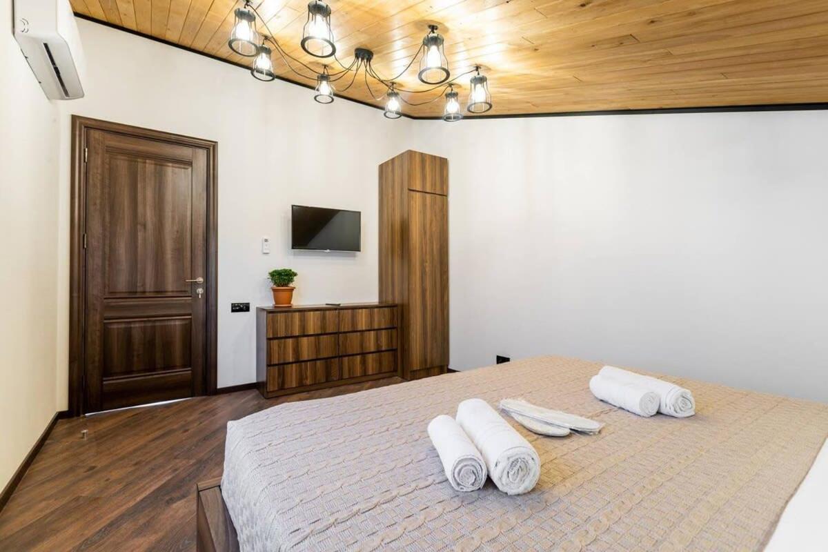 3Br Apt W Huge Terrace & Magnificent Views Tbilisi Exterior photo