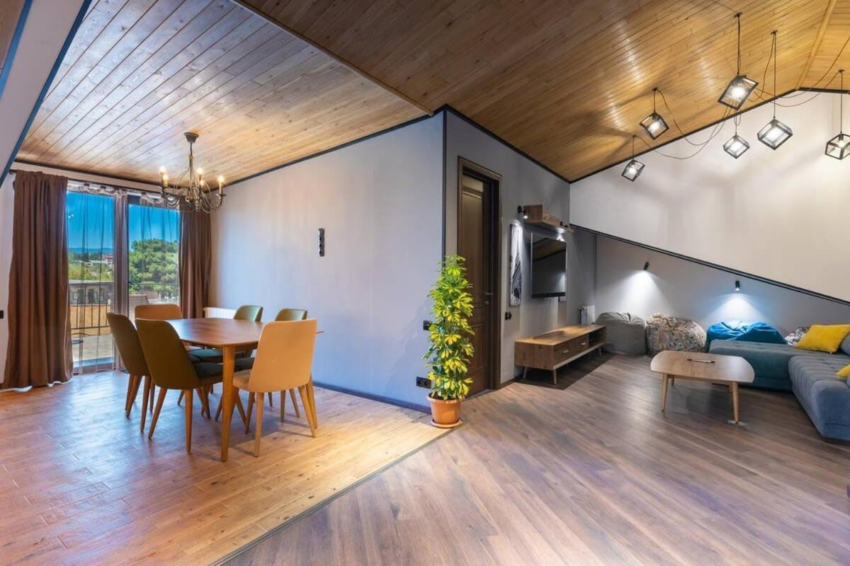 3Br Apt W Huge Terrace & Magnificent Views Tbilisi Exterior photo